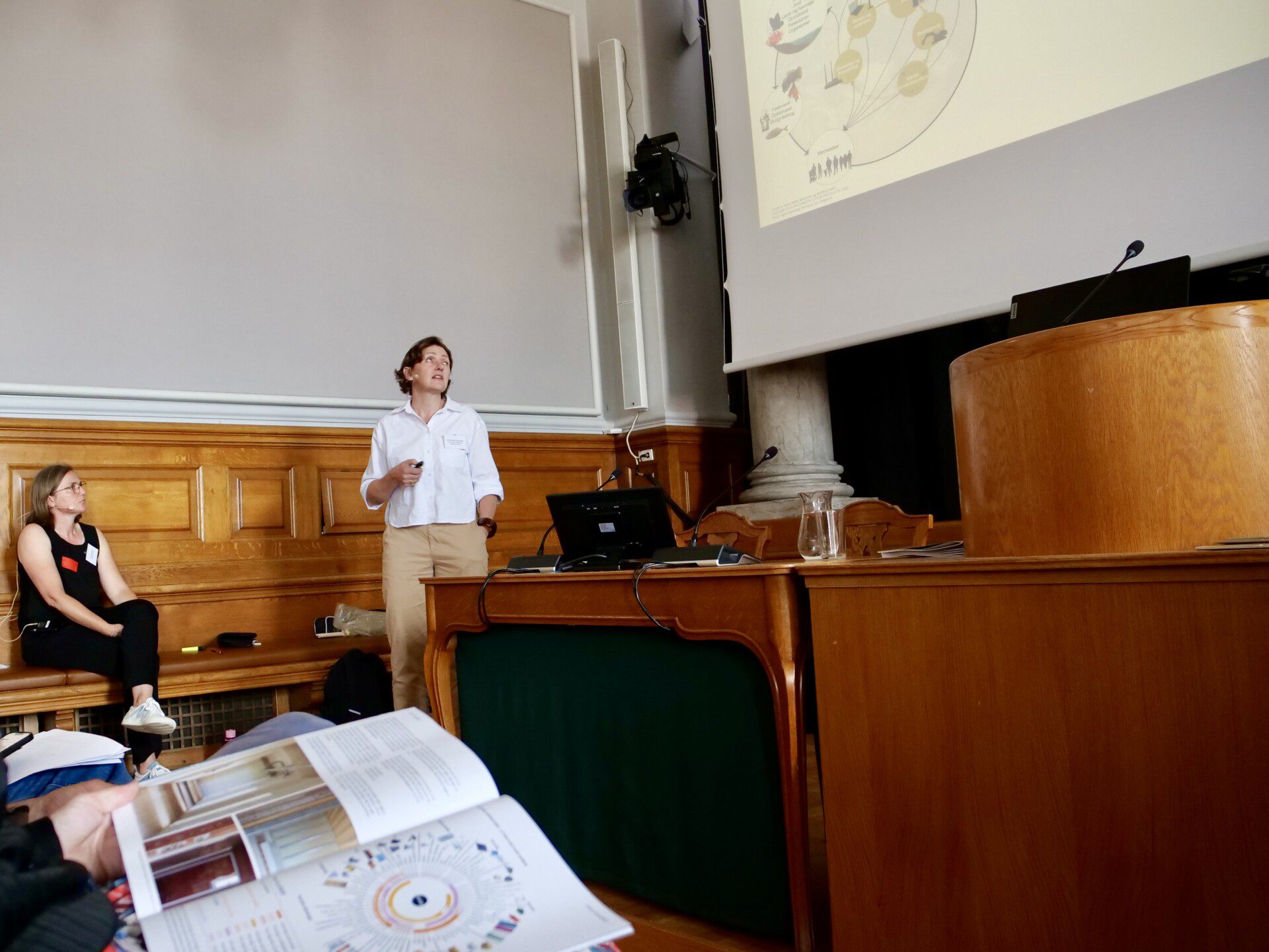 EBD671B7-BB39-4BC9-8F97-21E04E2C392A_1_201_a