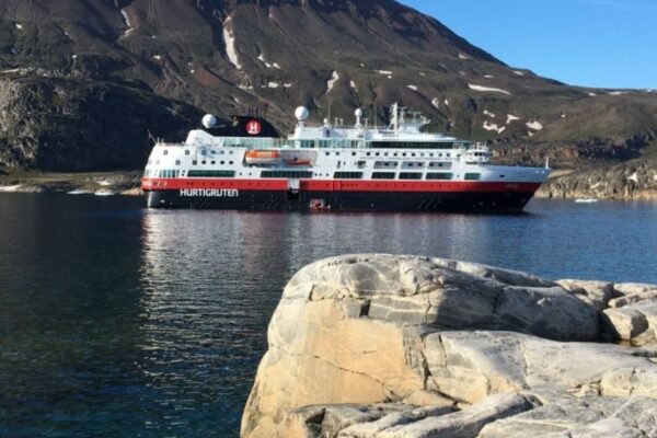 Skibsfarten truer Grønlands natur